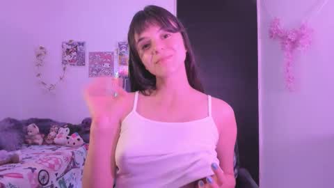 Snapshot of coralinexxx07 chatting on 03/06/26, 02:19 Coraline uwu Bienvenidos al dulce mundo de Coraline Hola amores soy Coraline Una chica tierna juguetona online show from 03/06/26, 02:19