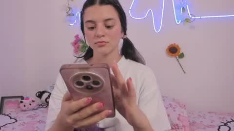 Coraline uwu     Bienvenidos al dulce mundo de Coraline    Hola amores soy Coraline  Una chica  tierna juguetona online show from 07/14/26, 02:05