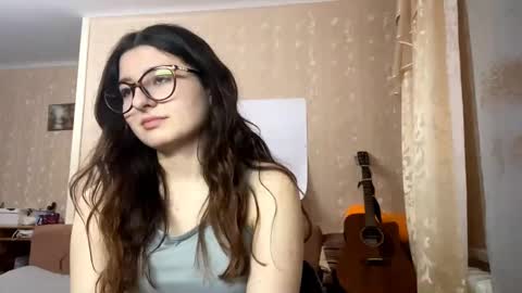 Elisheva online show from 11/14/25, 01:10