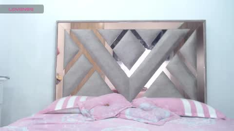 corina_smith28 online show from 04/26/26, 08:39