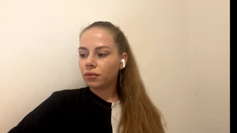 Snapshot of corinnachancy chatting on 12/19/25, 03:02 corinnachancy online show from 12/19/25, 03:02