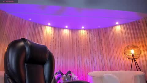 Corinne Russo online show from 03/08/25, 04:12