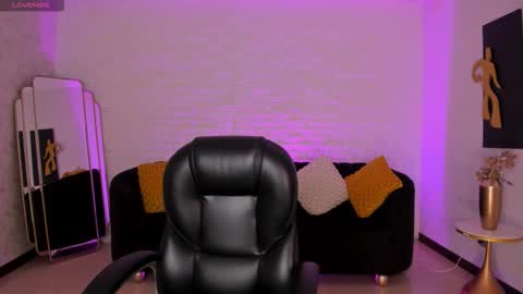 Corinne Russo online show from 12/23/25, 05:05