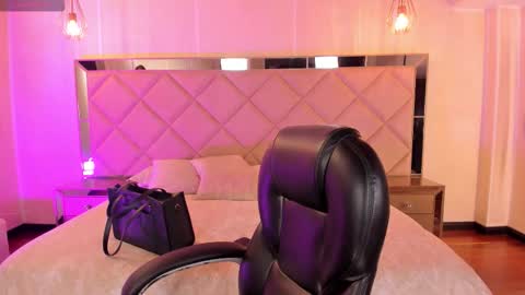 Corinne Russo online show from 02/10/26, 03:43