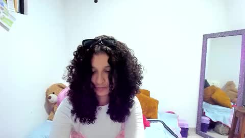 Snapshot of cositarika__ chatting on 10/05/25, 04:16 Lunita online show from 10/05/25, 04:16