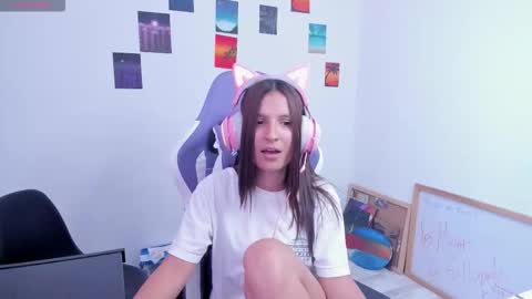 Snapshot of cositarika__ chatting on 02/07/26, 04:22 Lunita online show from 02/07/26, 04:22