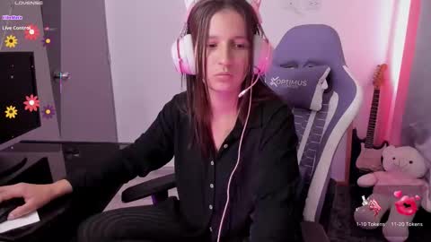 Snapshot of cositarika__ chatting on 02/13/26, 01:51 Lunita online show from 02/13/26, 01:51