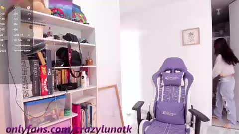 Snapshot of cositarika__ chatting on 07/19/26, 04:00 Lunita online show from 07/19/26, 04:00