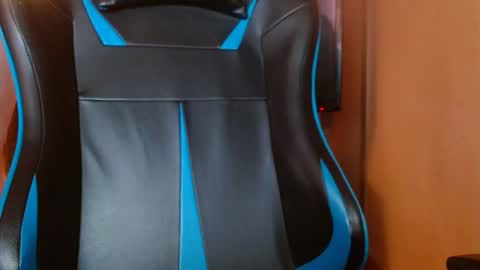 Snapshot of cosmicjones88 chatting on 12/22/24, 04:59 cosmicjones88 online show from 12/22/24, 04:59