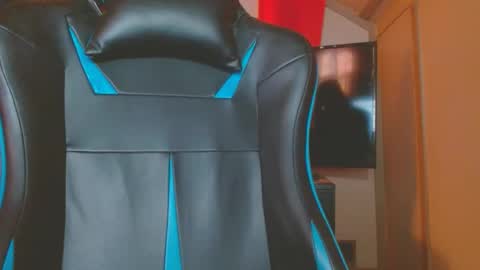 Snapshot of cosmicjones88 chatting on 01/20/25, 05:16 cosmicjones88 online show from 01/20/25, 05:16