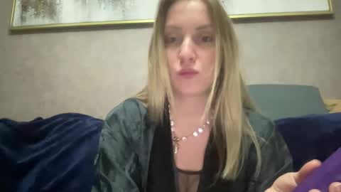 Snapshot of cosmo_blondiee chatting on 09/26/25, 07:18 cosmo_blondiee online show from 09/26/25, 07:18
