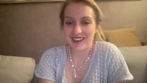 Snapshot of cosmo_blondiee chatting on 09/27/25, 07:08 cosmo_blondiee online show from 09/27/25, 07:08