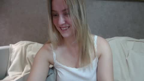 cosmo_blondiee online show from 11/05/25, 12:27