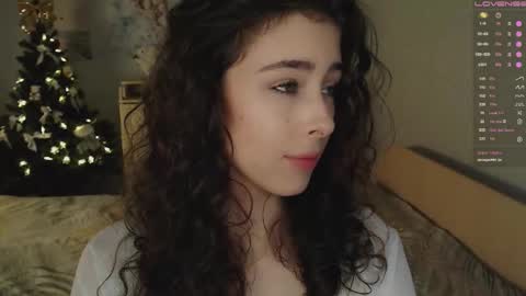 Snapshot of cosmos_baby chatting on 12/14/25, 02:55 Luna online show from 12/14/25, 02:55