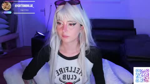 Snapshot of cotton_dollie chatting on 04/19/26, 06:10 Dollie online show from 04/19/26, 06:10