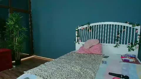 Snapshot of cougarmilf_ chatting on 06/15/26, 07:49 cougarmilf_ online show from 06/15/26, 07:49