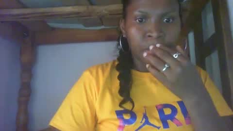 Snapshot of couleur_vanille chatting on 02/04/25, 11:05 couleur_vanille online show from 02/04/25, 11:05