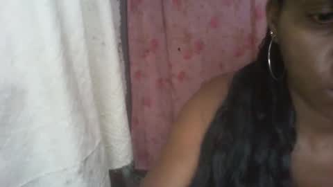 Snapshot of couleur_vanille chatting on 02/27/25, 02:42 couleur_vanille online show from 02/27/25, 02:42