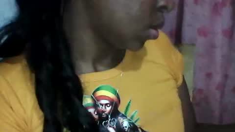 Snapshot of couleur_vanille chatting on 11/22/25, 02:32 couleur_vanille online show from 11/22/25, 02:32