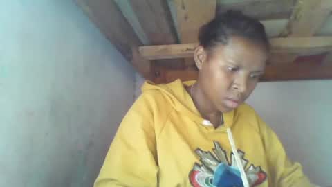 Snapshot of couleur_vanille chatting on 04/20/26, 06:05 couleur_vanille online show from 04/20/26, 06:05