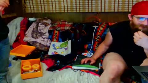 Snapshot of countryfuckers chatting on 09/26/25, 01:15 Alaskawildcouple online show from 09/26/25, 01:15