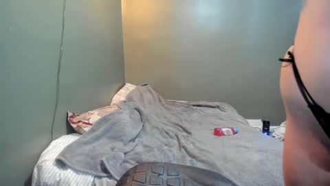 Snapshot of couple4cam777 chatting on 01/09/26, 05:32 couple4cam777 online show from 01/09/26, 05:32