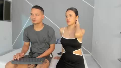 Snapshot of couple777sexy chatting on 01/15/26, 02:27 Andri online show from 01/15/26, 02:27