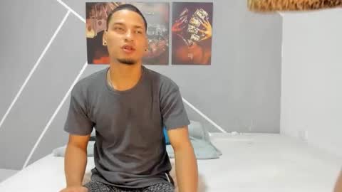 Snapshot of couple777sexy chatting on 04/02/26, 01:36 Andri online show from 04/02/26, 01:36