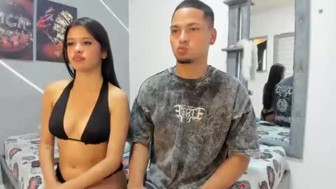 Snapshot of couple777sexy chatting on 04/18/26, 09:37 Andri online show from 04/18/26, 09:37