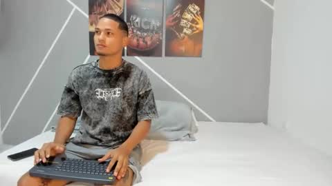 Snapshot of couple777sexy chatting on 04/30/26, 10:14 Andri online show from 04/30/26, 10:14