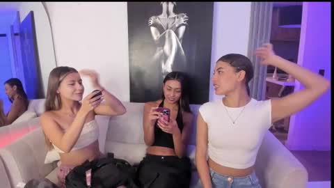 couple_funnyy online show from 10/17/25, 01:09