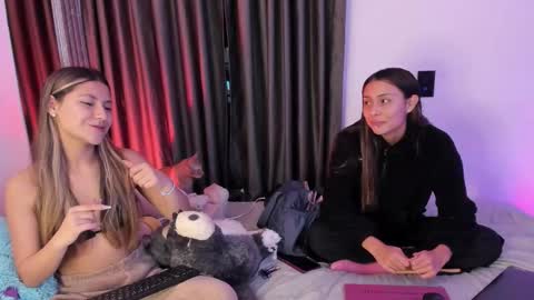 couple_funnyy online show from 12/19/25, 04:19