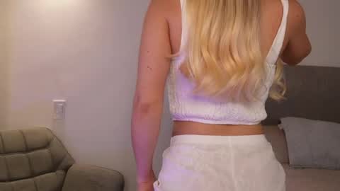 Snapshot of couple_of_your_dreams_ chatting on 06/04/26, 11:27 Kay online show from 06/04/26, 11:27
