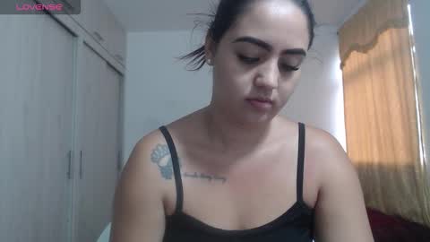  ALEJANDRO Y EMILY  online show from 10/08/25, 01:31