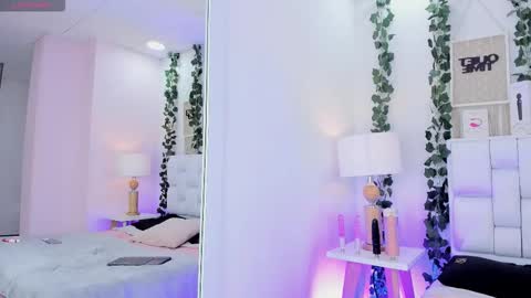 lola y juan online show from 11/19/25, 04:12