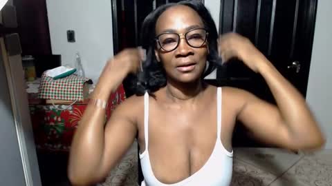 Snapshot of couplehot4uxx chatting on 12/31/24, 01:52 luckyalysonXXX online show from 12/31/24, 01:52