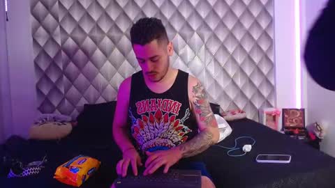 Snapshot of couplelatin17xxx chatting on 03/22/26, 04:05 Couplelatin online show from 03/22/26, 04:05