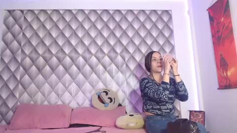 Couplelatin online show from 04/18/26, 06:39
