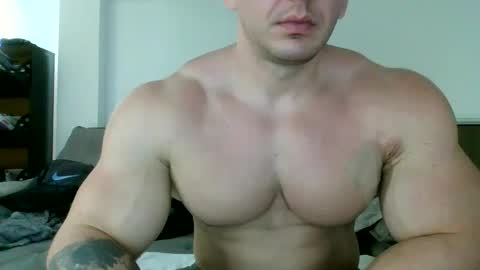 couplemuscle40 online show from 09/19/25, 02:29