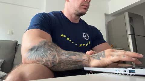 couplemuscle40 online show from 10/01/25, 12:44