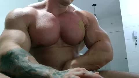 couplemuscle40 online show from 10/06/25, 01:36