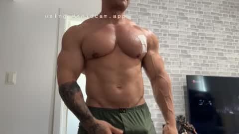 couplemuscle40 online show from 11/25/25, 04:07