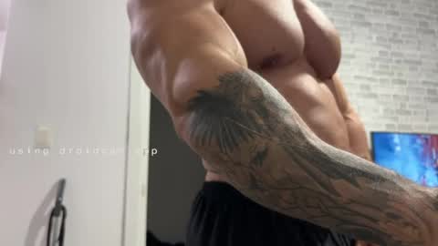 Snapshot of couplemuscle40 chatting on 03/23/26, 10:25 couplemuscle40 online show from 03/23/26, 10:25