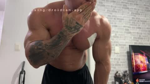 Snapshot of couplemuscle40 chatting on 03/25/26, 06:14 couplemuscle40 online show from 03/25/26, 06:14