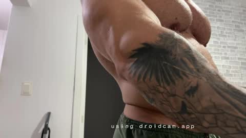 Snapshot of couplemuscle40 chatting on 04/03/26, 02:42 couplemuscle40 online show from 04/03/26, 02:42