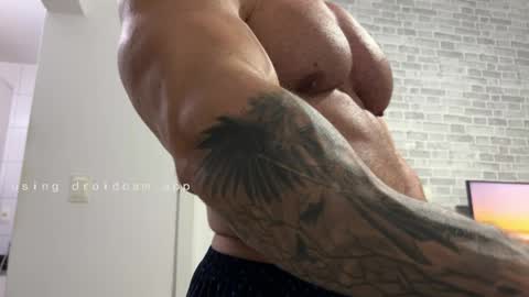 Snapshot of couplemuscle40 chatting on 04/07/26, 01:39 couplemuscle40 online show from 04/07/26, 01:39