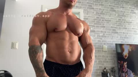 Snapshot of couplemuscle40 chatting on 04/09/26, 12:54 couplemuscle40 online show from 04/09/26, 12:54