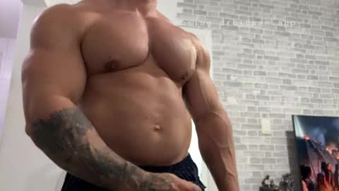 Snapshot of couplemuscle40 chatting on 04/14/26, 02:12 couplemuscle40 online show from 04/14/26, 02:12