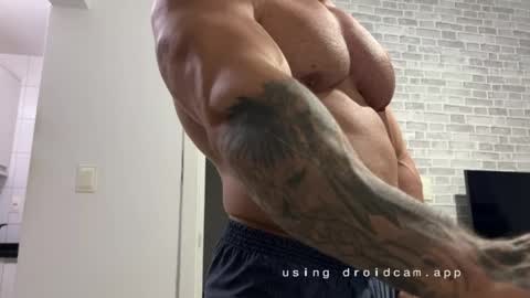 Snapshot of couplemuscle40 chatting on 05/04/26, 11:56 couplemuscle40 online show from 05/04/26, 11:56