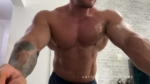 Snapshot of couplemuscle40 chatting on 05/08/26, 02:55 couplemuscle40 online show from 05/08/26, 02:55
